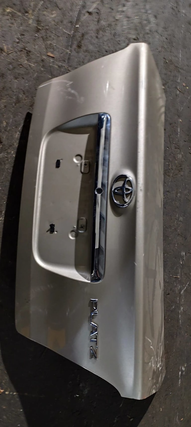 Toyota Platz Крышка багажника 