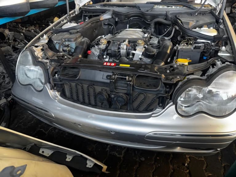 Mercedes-Benz C-Class Ноускат, капот, бампер задний