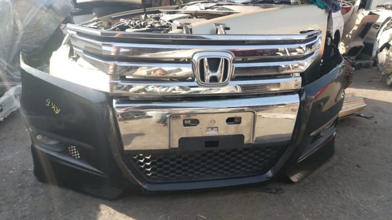 Honda Stepwgn Бампер передний, решетка 