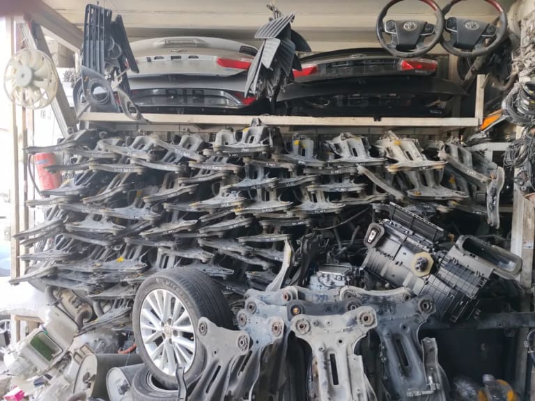 Toyota Camry Подрамник