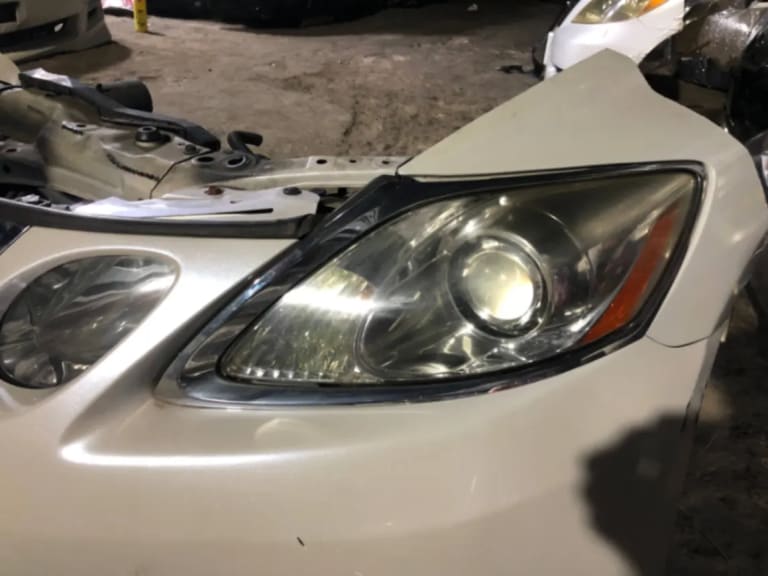 Nose cut + Tail lights Lexus GS300 used in Sharjah — photo 2