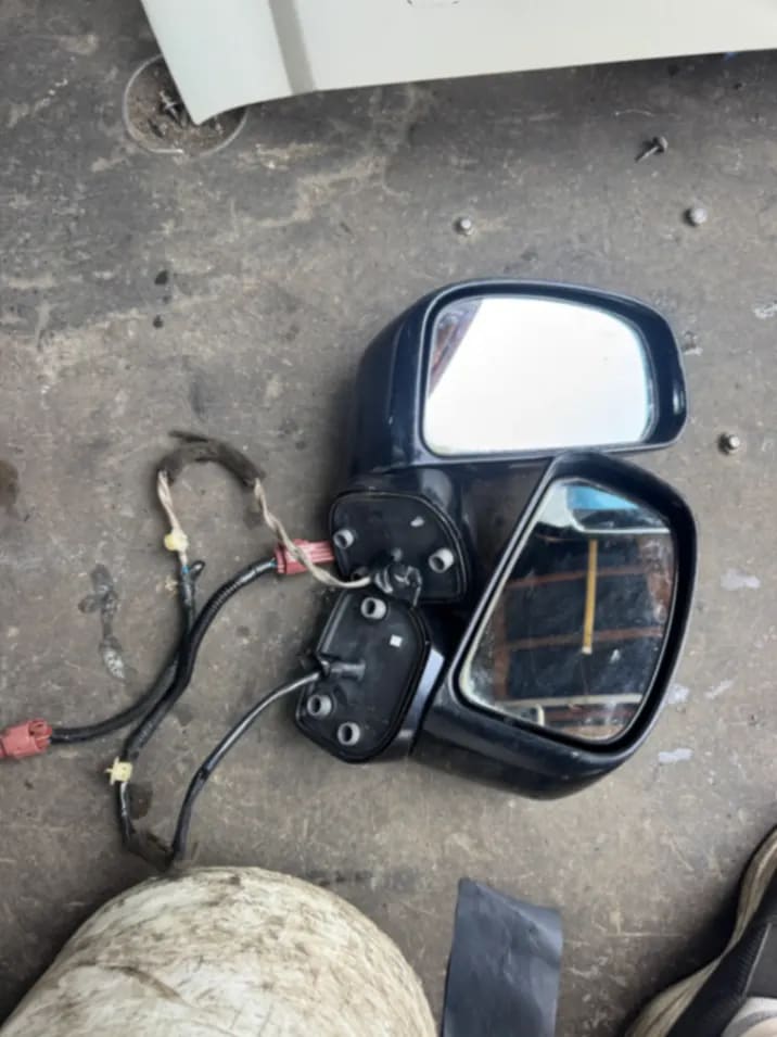 Mirror Nissan Tiida used in Sharjah — photo 3