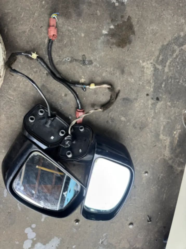 Mirror Nissan Tiida used in Sharjah — photo 2