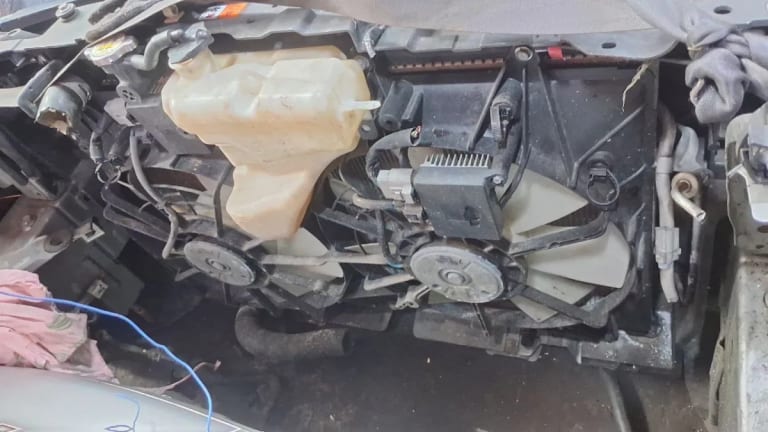 Nose cut Mazda CX-7 used in Sharjah — photo 7