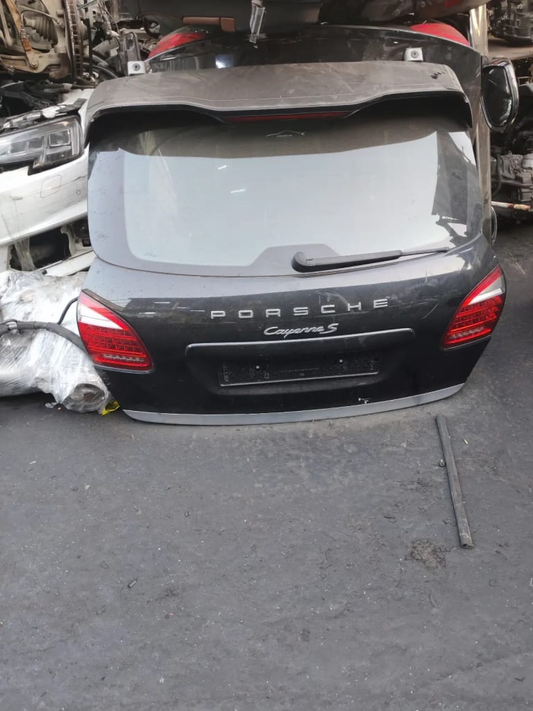 Porsche Cayenne Задняя дверь