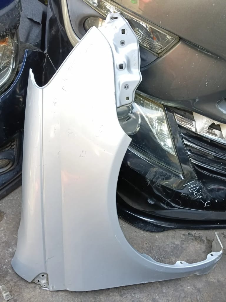 Toyota Echo Крылья 2шт