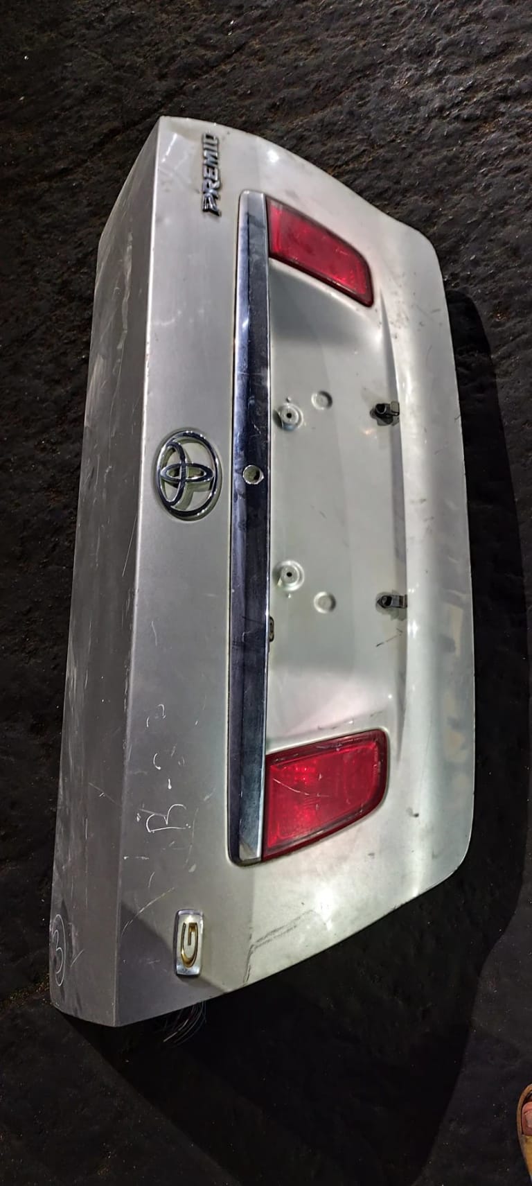 Toyota Premio Крышка багажника 