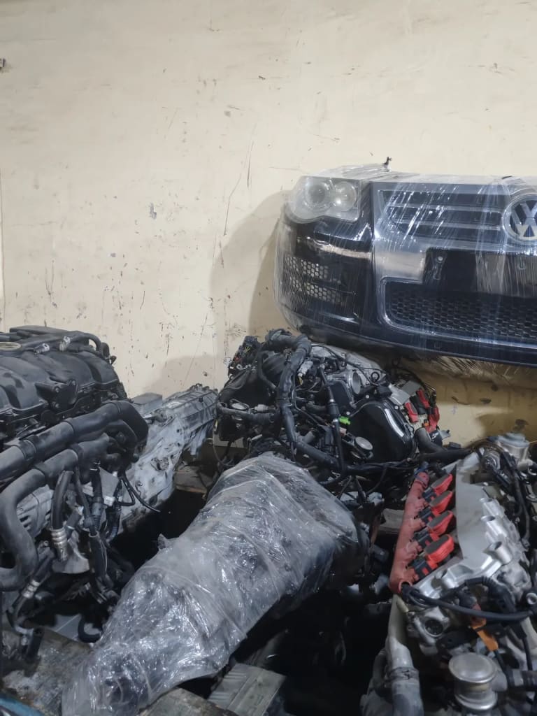 Nose cut + Hood + Fender Volkswagen Touareg used in Sharjah — photo 3