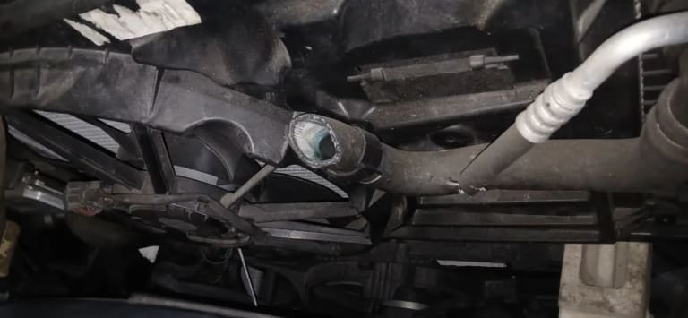 Nose cut Volvo V40 used in Sharjah — photo 6