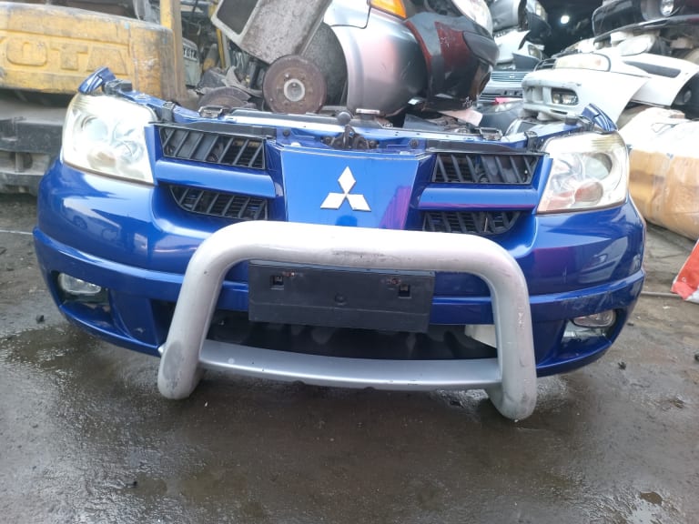 Nose cut Mitsubishi Outlander