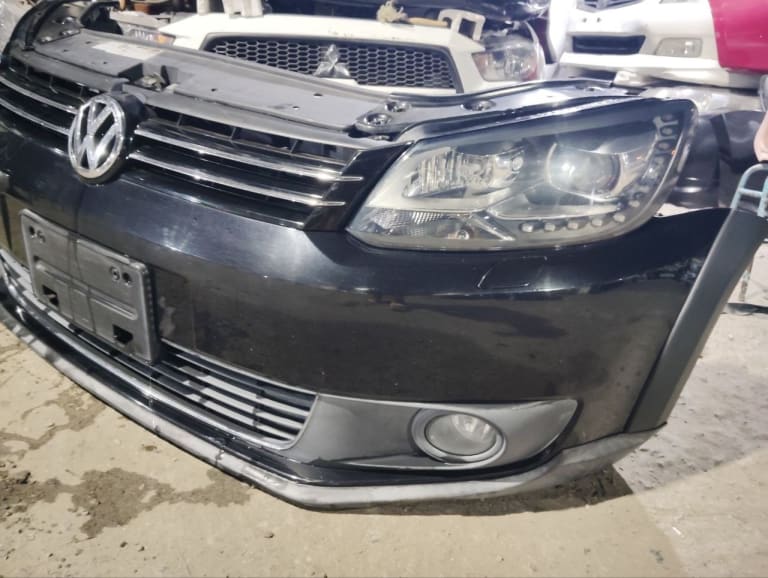 Nose cut + Hood Volkswagen Touran