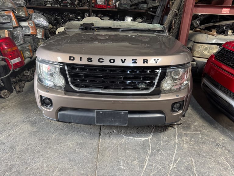 Nose cut + Hood Land Rover Discovery