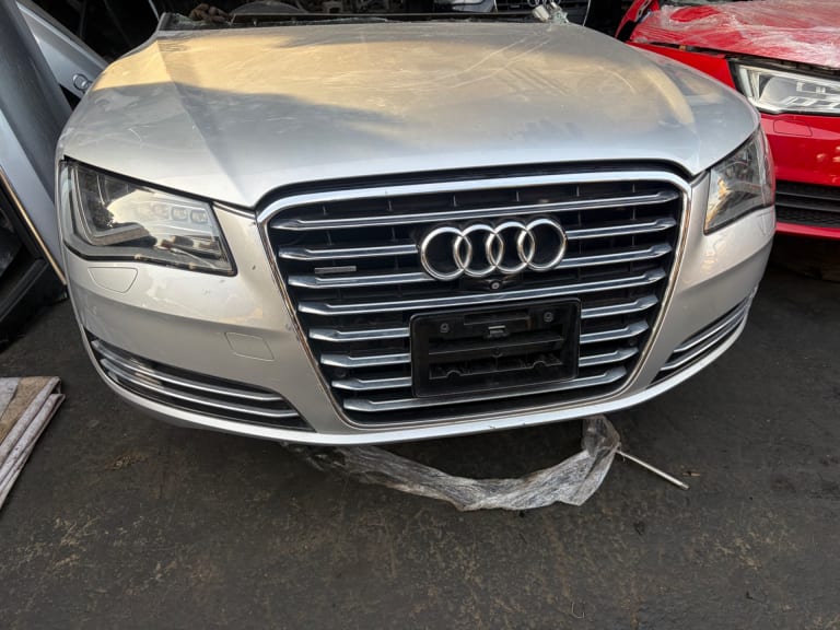 Nose cut + Hood Audi A8