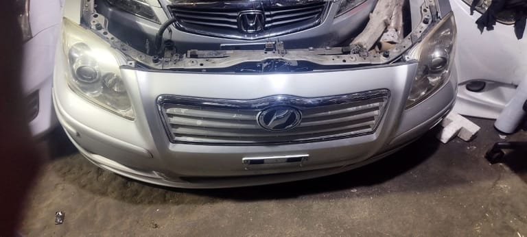 Nose cut Toyota Avensis
