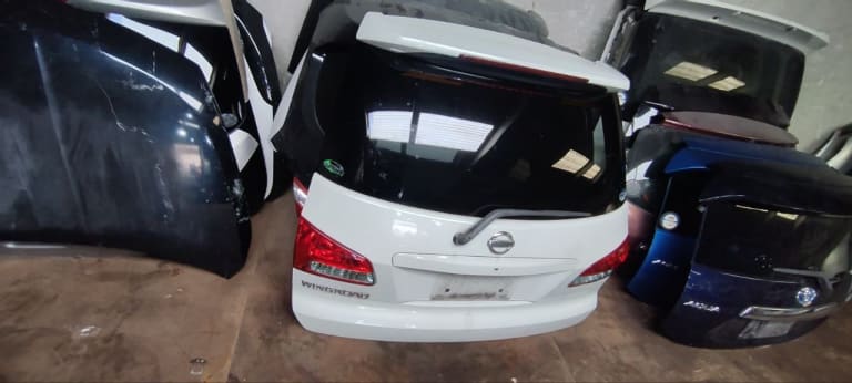 Trunk lid Nissan Wingroad