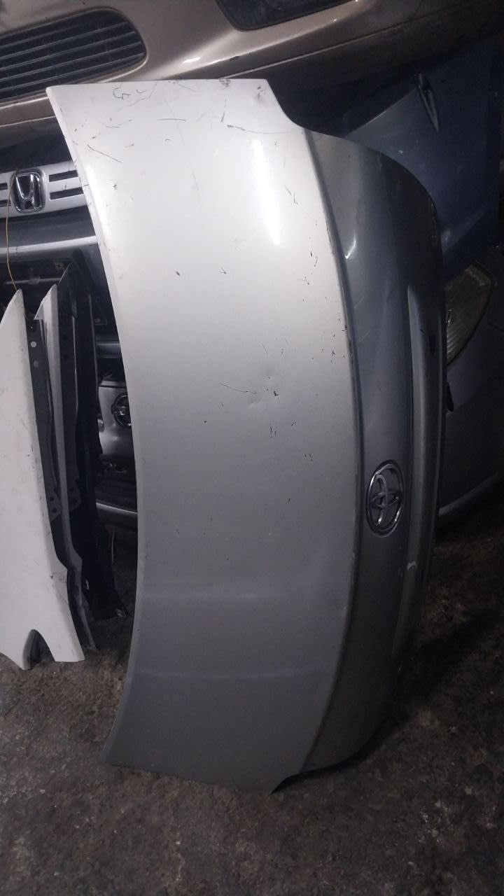 Trunk lid Toyota Avensis 64401-05050