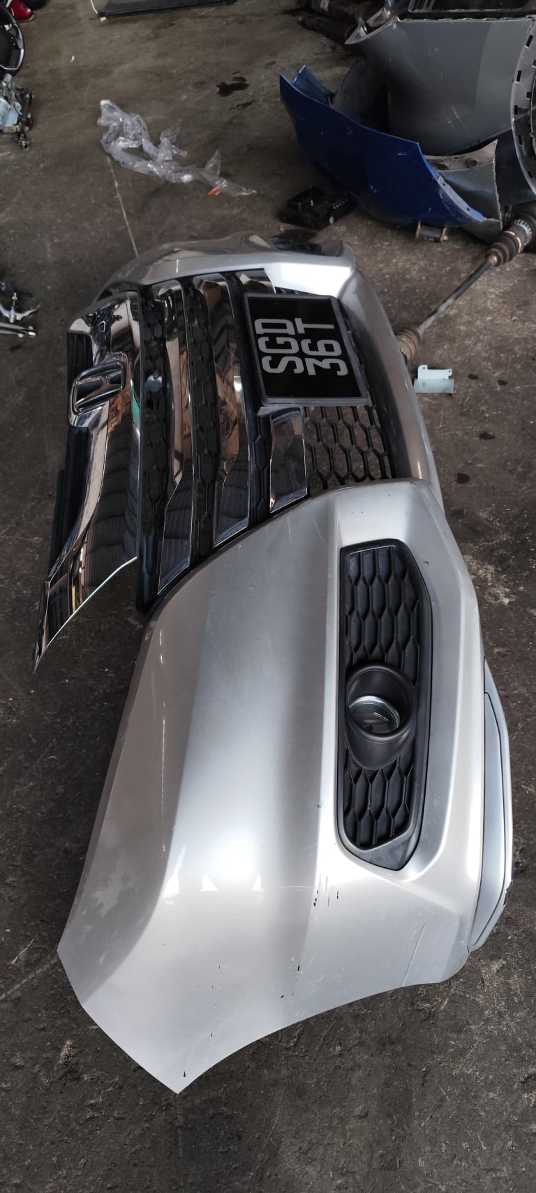 Bumper + Grille Honda Odyssey