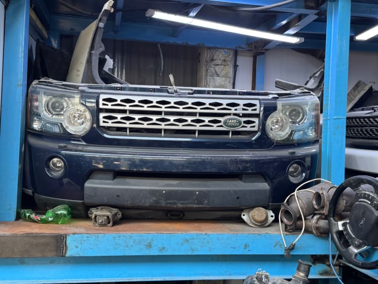 Nose cut Land Rover Discovery