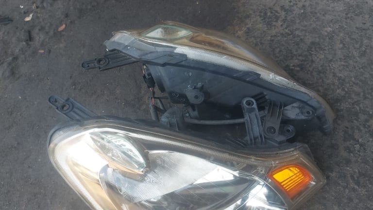 Headlights Nissan Bluebird