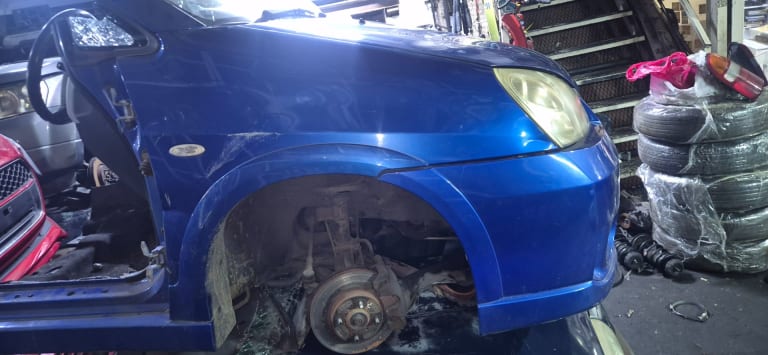 Nose cut + Hood Suzuki