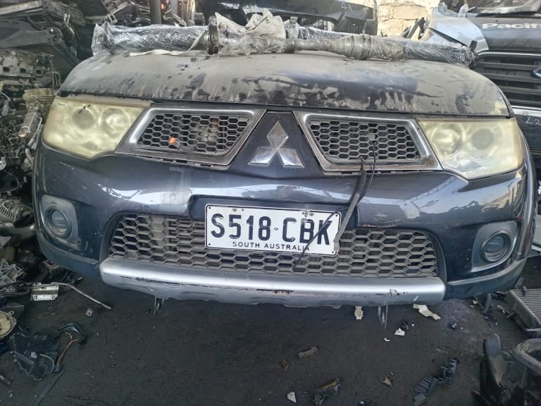 Nose cut Mitsubishi Pajero