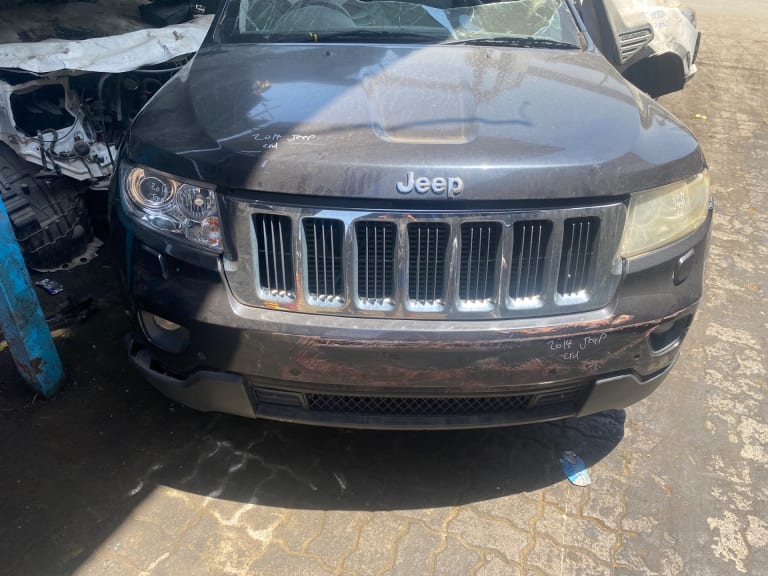 Nose cut Jeep Grand Cherokee