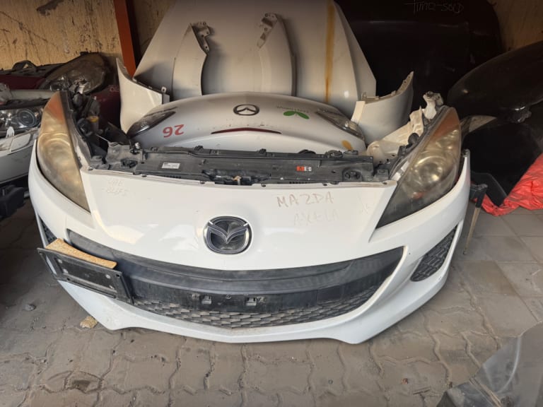 Nose cut + Hood Mazda Axela