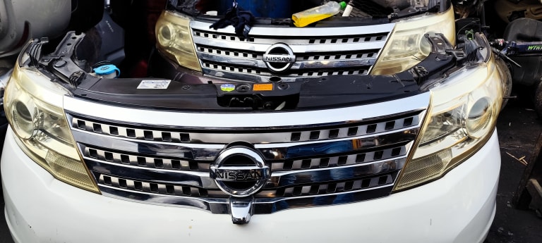 Nose cut Nissan Serena