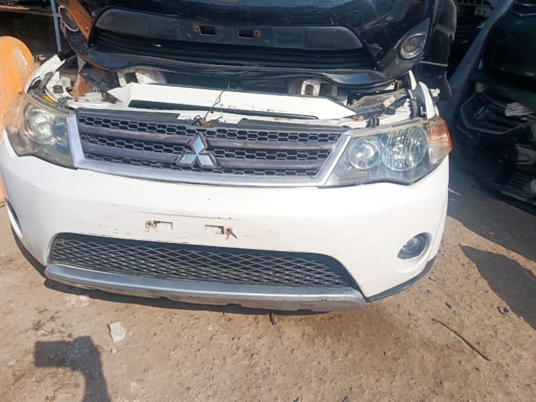 Nose cut Mitsubishi Outlander