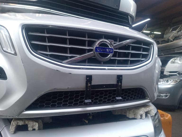 Nose cut Volvo S60
