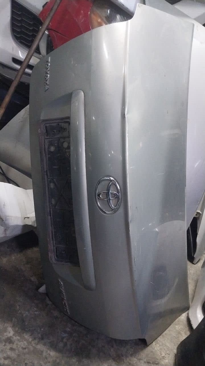 Trunk lid Toyota Avensis 64401-05050