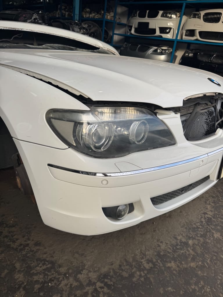 Nose cut BMW 7-Series