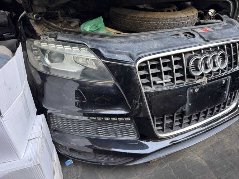 Nose cut + Hood + Fender Audi Q7 used in Sharjah — photo 2