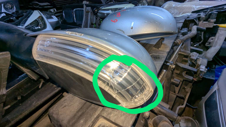 Nose cut + Mirror + Tail lights Volkswagen Golf 6 used in Sharjah — photo 7