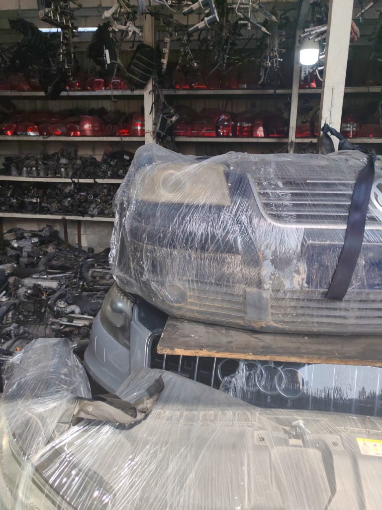 Nose cut Volkswagen Passat used in Sharjah — photo 3
