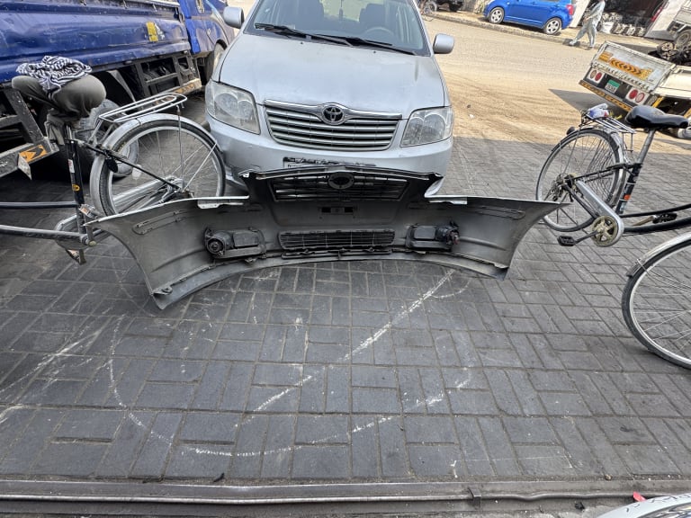 Bumper + Grille Toyota Avensis used in Sharjah — photo 2
