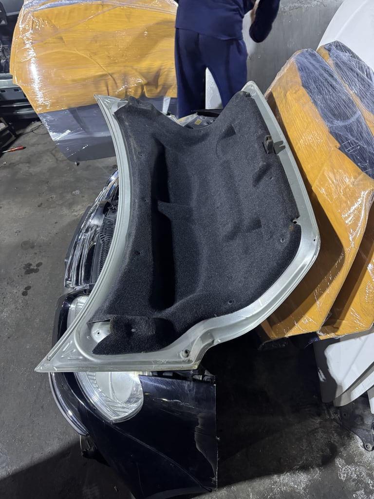 Trunk lid Toyota Avensis used in Sharjah — photo 6