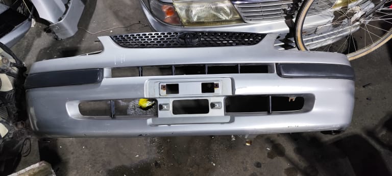 Bumper + Grille Toyota Spacio