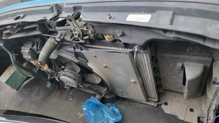 Nose cut Peugeot 207 used in Sharjah — photo 6