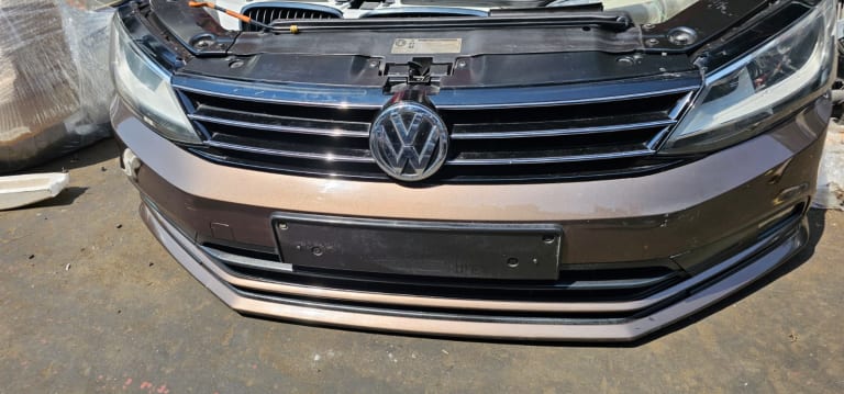 Volkswagen Jetta Ноускат, капот, крылья 2шт, бампер задний, зеркала 2шт, приборная панель, двери 4шт