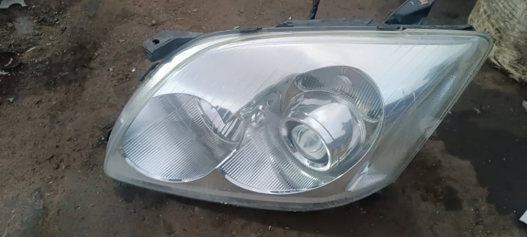 Bumper + Grille + Headlights Toyota Avensis used in Sharjah — photo 2