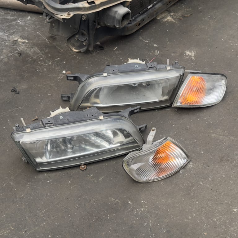 Bumper + Grille Nissan Pulsar