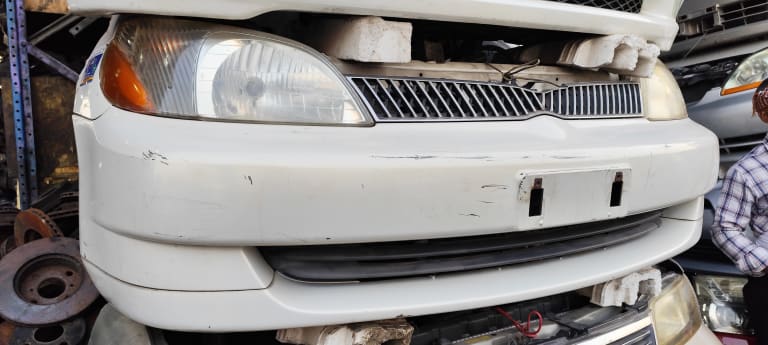 Bumper + Grille + Headlights Toyota Platz used in Sharjah — photo 3