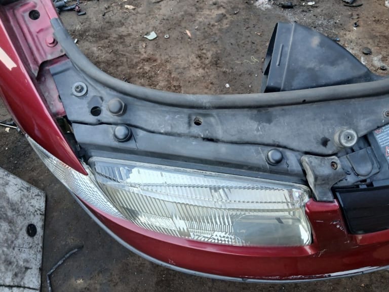 Nose cut Volkswagen Passat used in Sharjah — photo 8
