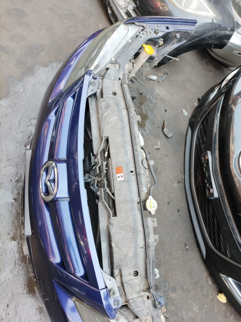Bumper + Grille Mazda 6