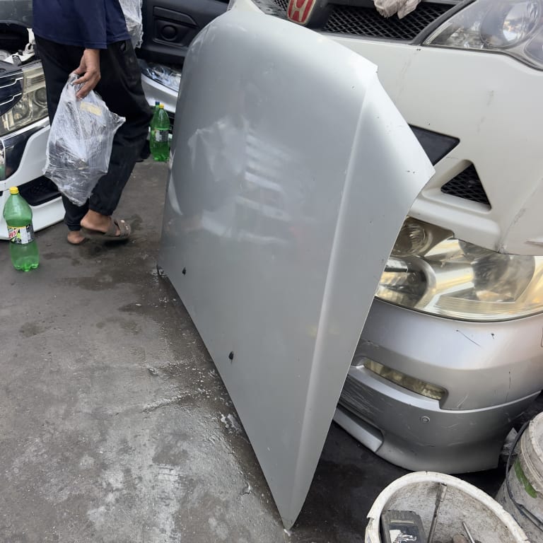 Hood Toyota Carina used in Sharjah — photo 2