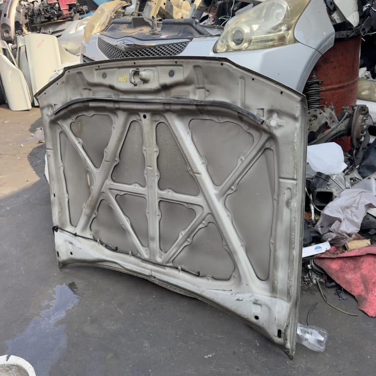 Hood Toyota Carina used in Sharjah — photo 4