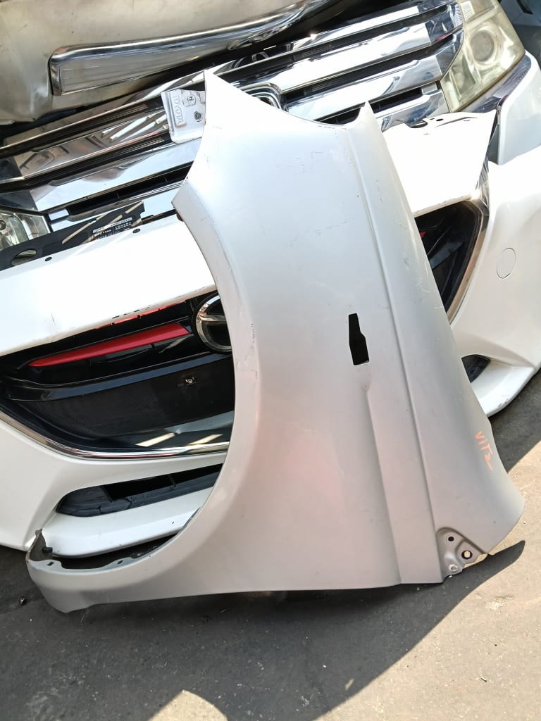 Toyota Vitz Крылья 2шт