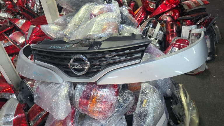 Grille Nissan NV200