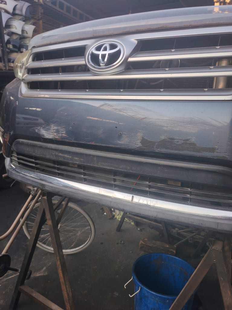 Nose cut + Hood Toyota Highlander